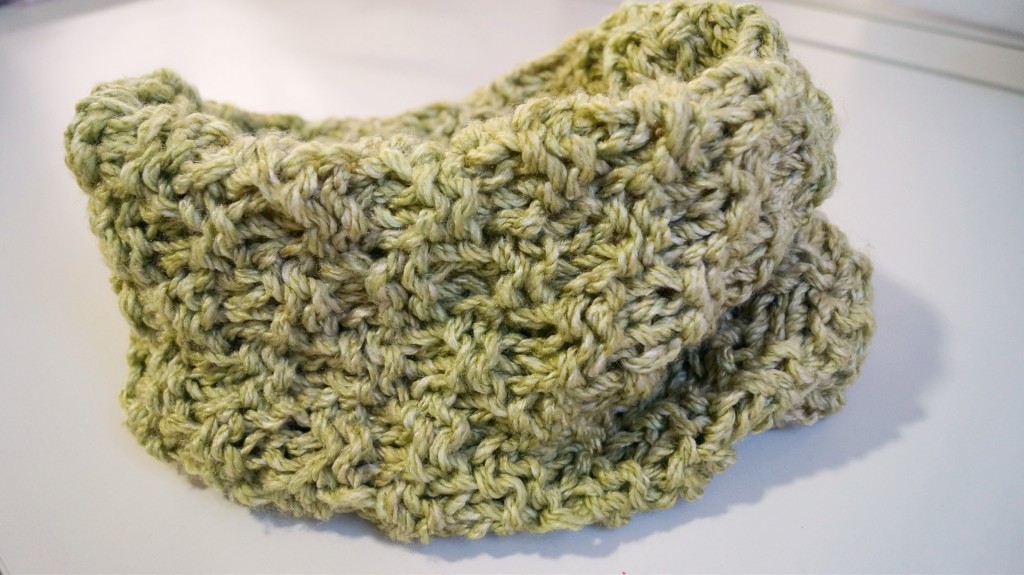 Seed stitch infinity cowl - Shortrounds Knitwear