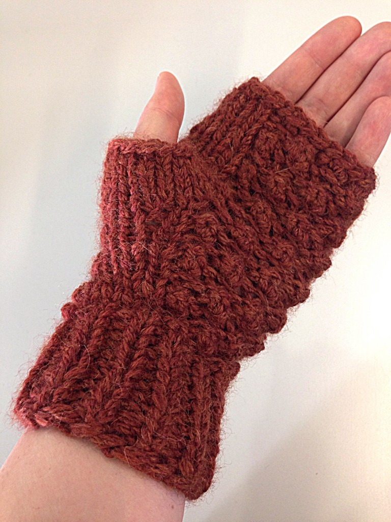 Raspberry stitch, fingerless mittens, free knitting pattern, trinity stitch, debbie bliss paloma yarn in rust 007, knitting blog uk