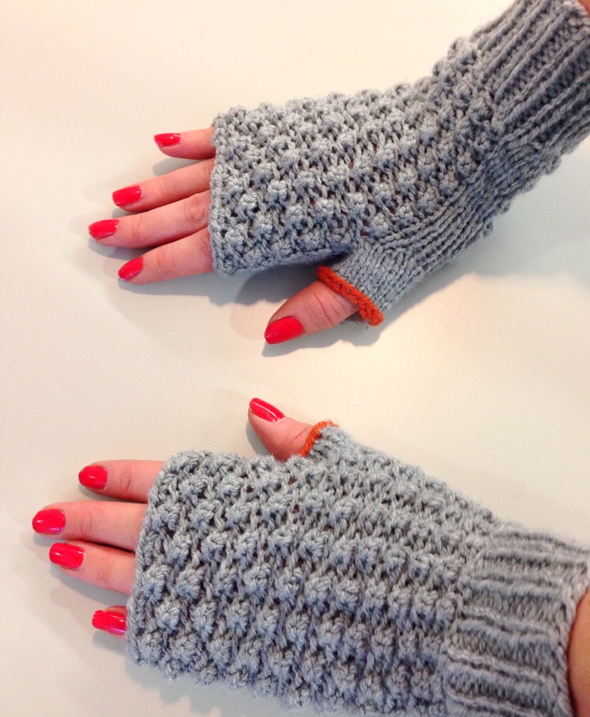 Raspberry stitch mittens - handmade knitwear - Shortrounds