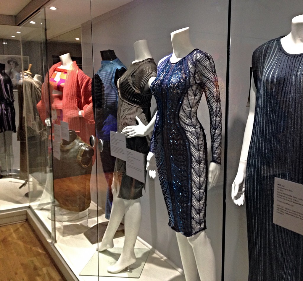 Fashion and textiles Museum: Knitwear Chanel to Westwood exhibition - Shortrounds