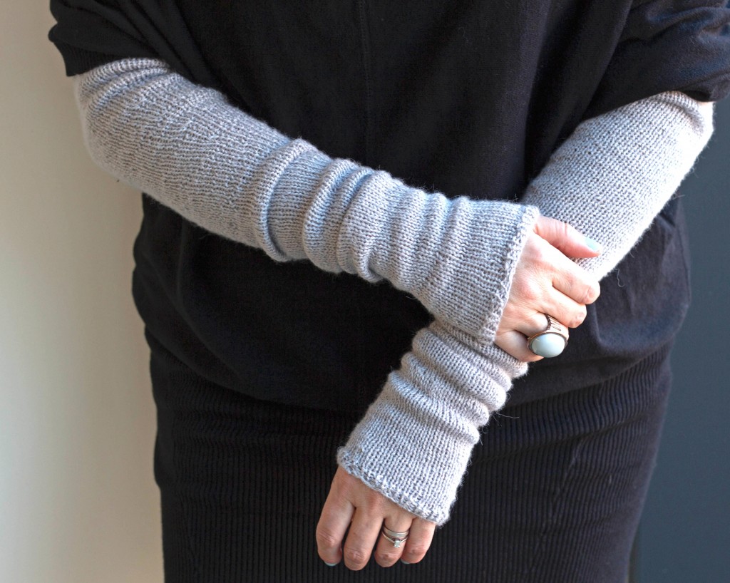 Bria Armwarmers free knitting pattern | Shortrounds