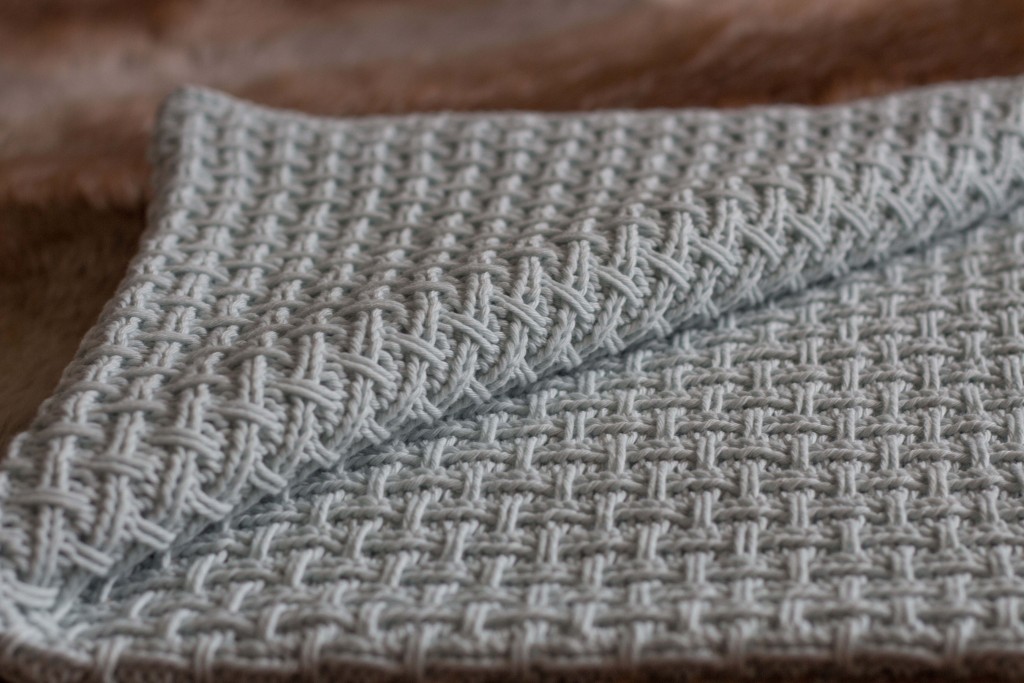 Hessian baby blanket knitting pattern | Shortrounds Knitwear
